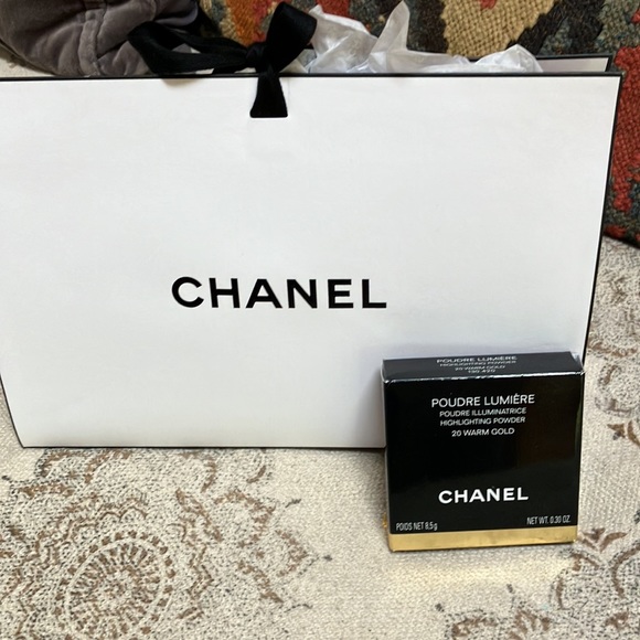 Chanel Highlighter Poudre Lumiere - Picture 3 of 6